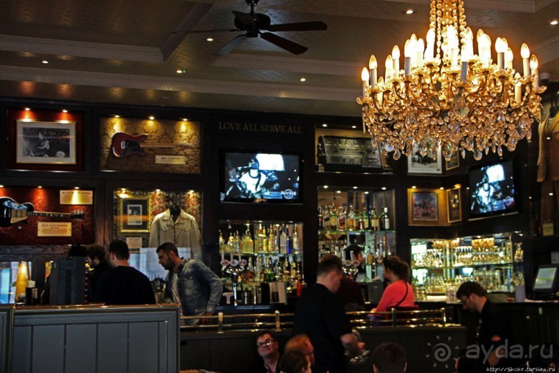 Альбом отзыва "Хард Рок кафе в Лондоне — первое из культовых"