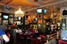 Альбом отзыва "Хард Рок кафе в Лондоне — первое из культовых"