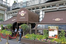 Альбом отзыва "Хард Рок кафе в Лондоне — первое из культовых"