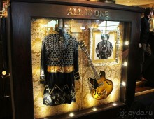 Альбом отзыва "Хард Рок кафе в Лондоне — первое из культовых"