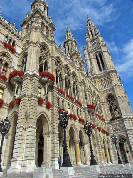 По Reichsratsstrasse от Votivkirche до городской ратуши