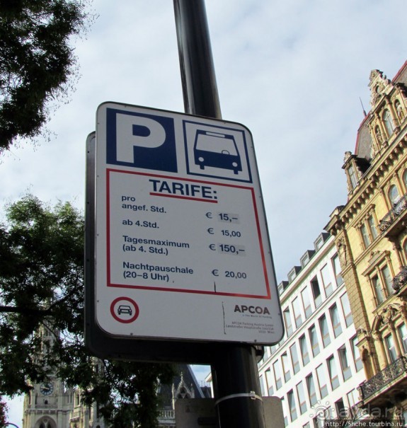 По Reichsratsstrasse от Votivkirche до городской ратуши