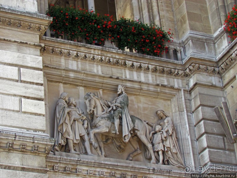 По Reichsratsstrasse от Votivkirche до городской ратуши