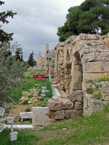 У подножия Акрополя