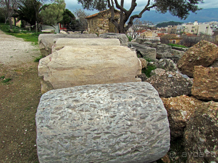 У подножия Акрополя