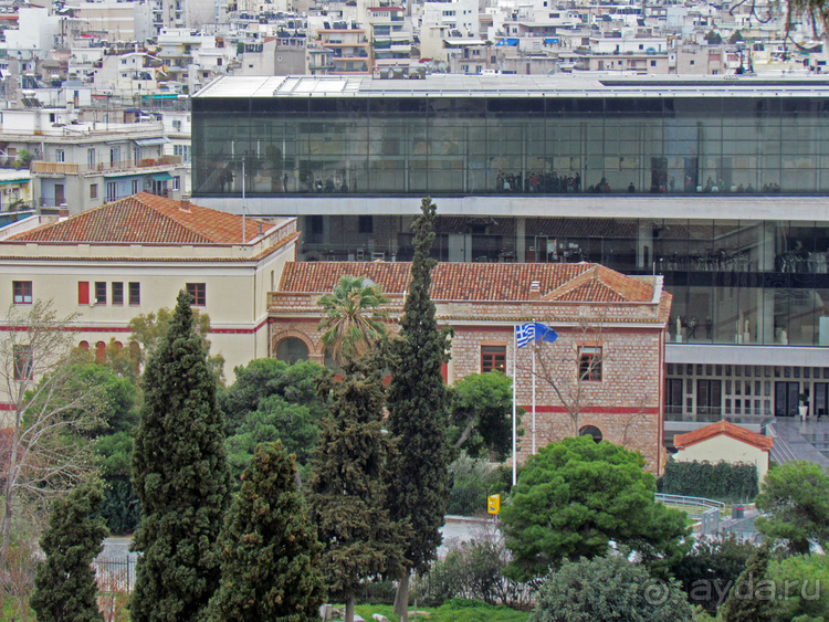 У подножия Акрополя