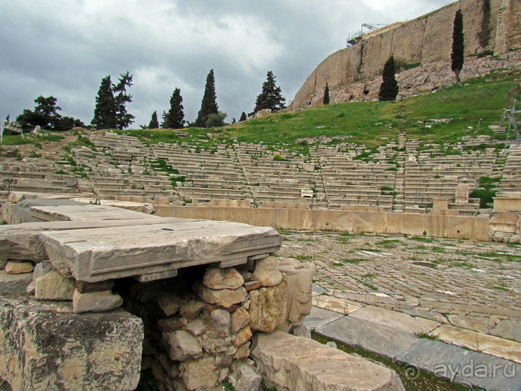 У подножия Акрополя