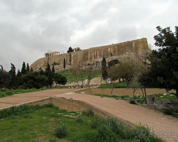 У подножия Акрополя