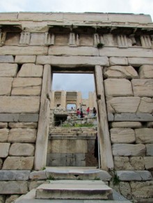 У подножия Акрополя