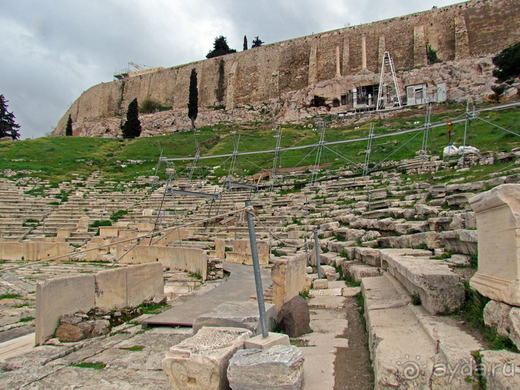 У подножия Акрополя