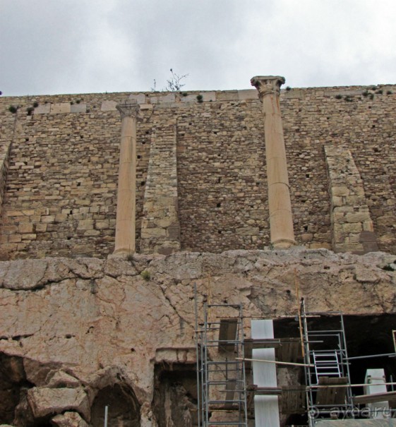 У подножия Акрополя