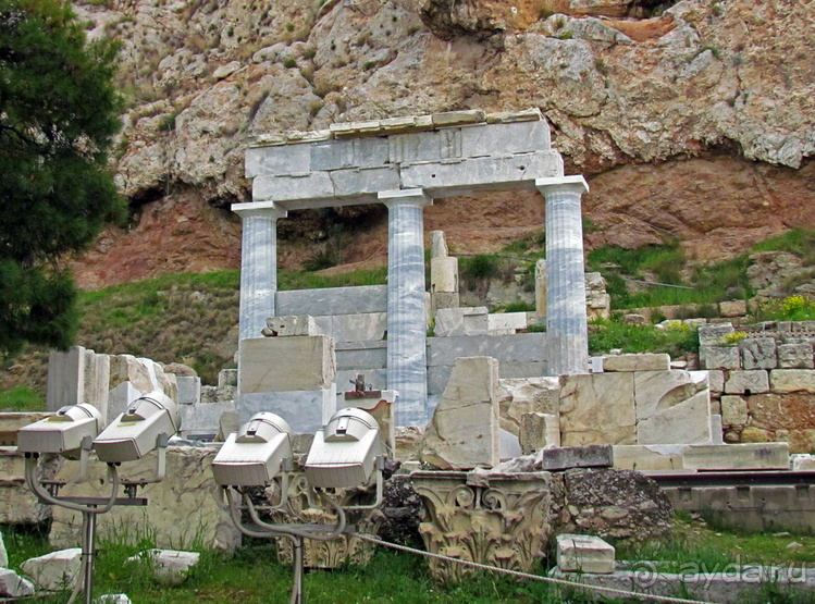 У подножия Акрополя