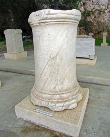 У подножия Акрополя