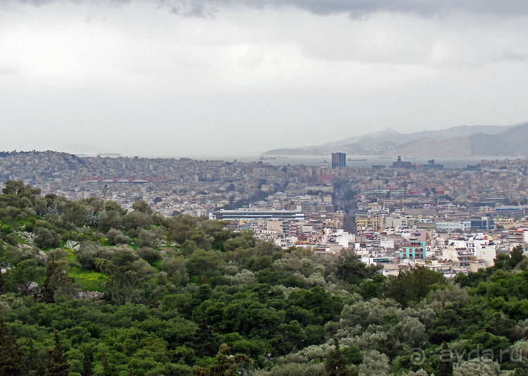 У подножия Акрополя