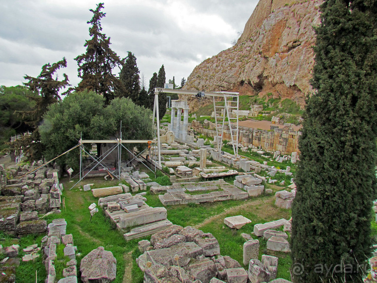 У подножия Акрополя