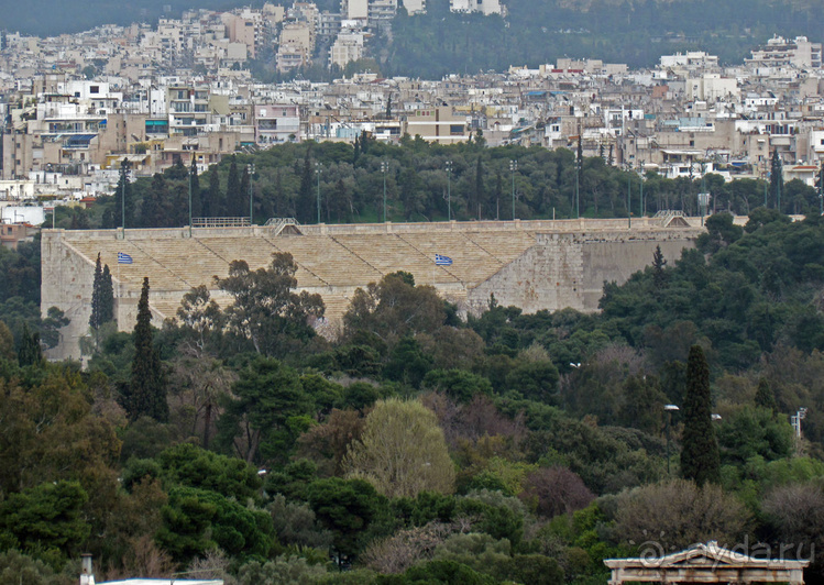 У подножия Акрополя