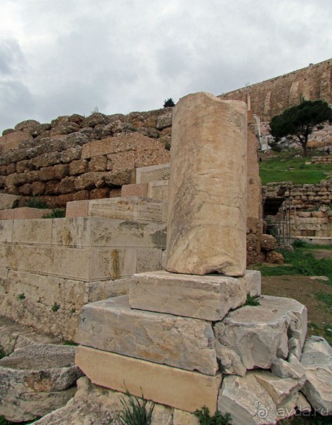 У подножия Акрополя