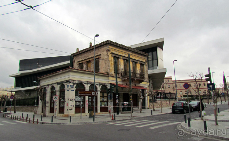 У подножия Акрополя