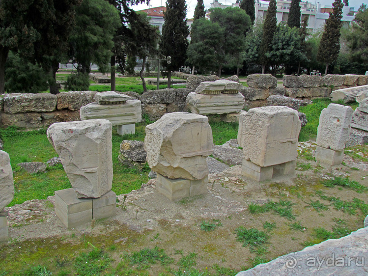 У подножия Акрополя