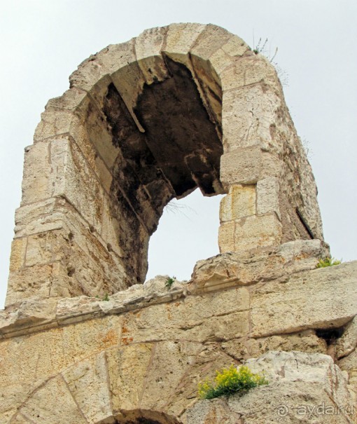 У подножия Акрополя