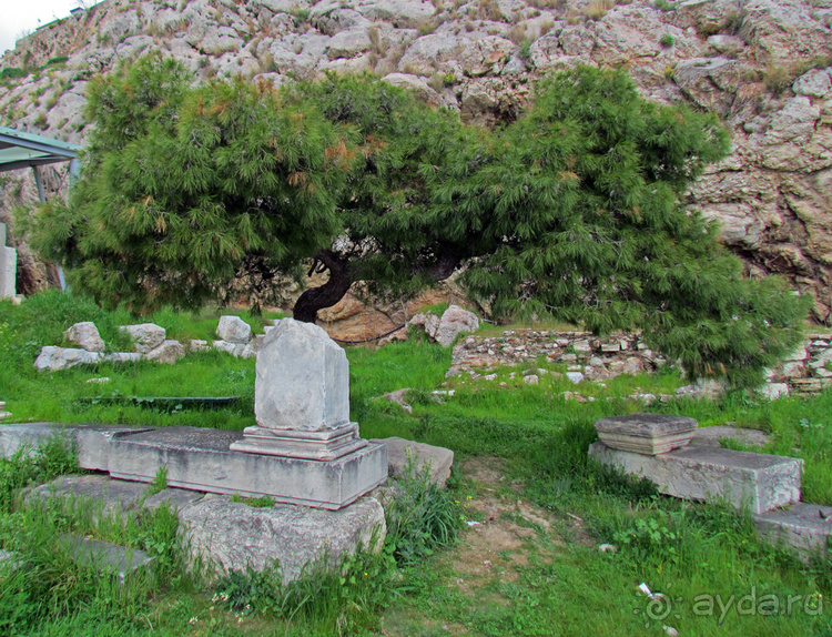 У подножия Акрополя