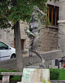 Современная скульптура на улицах Сан-Марино