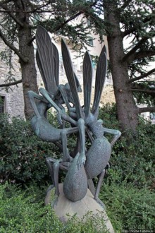 Современная скульптура на улицах Сан-Марино