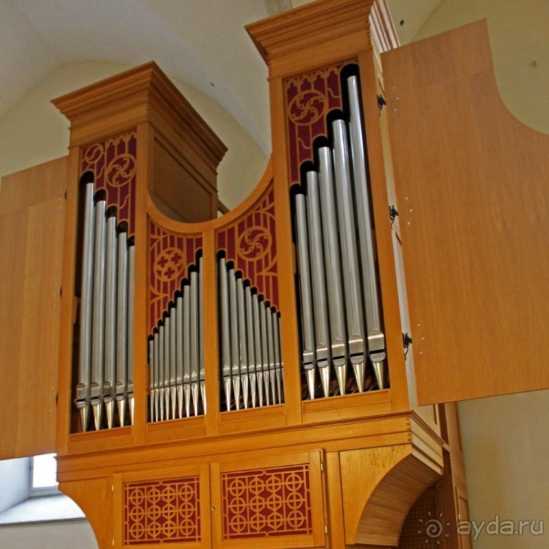 Неоготическая приходская церковь на площади Свободы