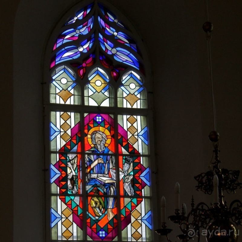 Неоготическая приходская церковь на площади Свободы