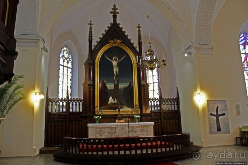 Неоготическая приходская церковь на площади Свободы