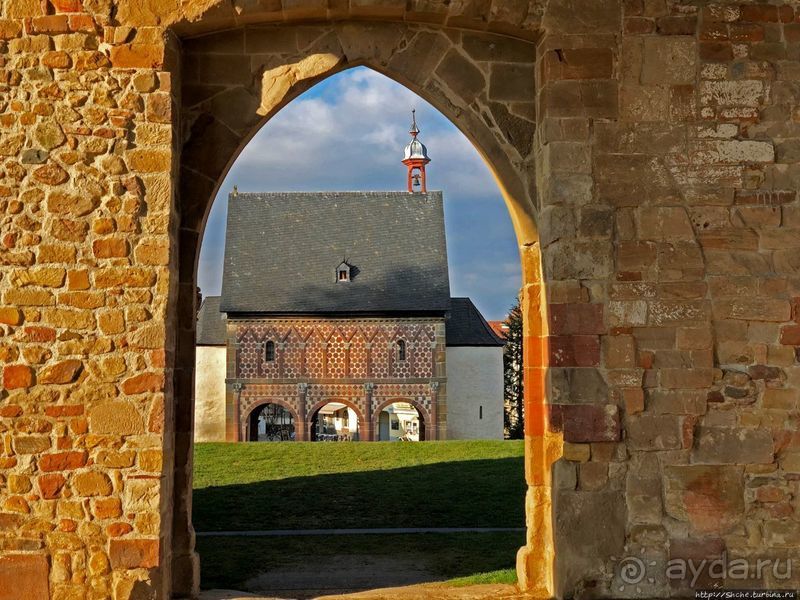 Что осталось от имперского монастыря в Лорше (ЮНЕСКО № 515)