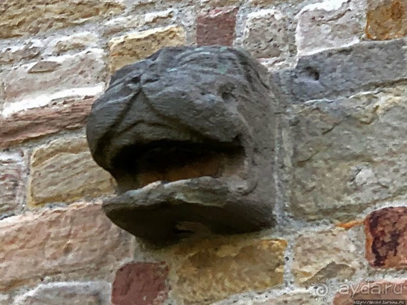 Что осталось от имперского монастыря в Лорше (ЮНЕСКО № 515)