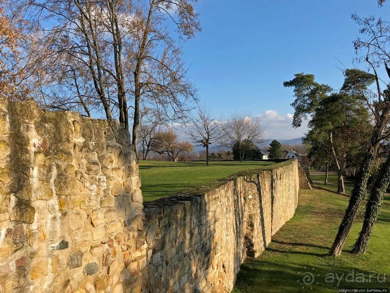 Что осталось от имперского монастыря в Лорше (ЮНЕСКО № 515)