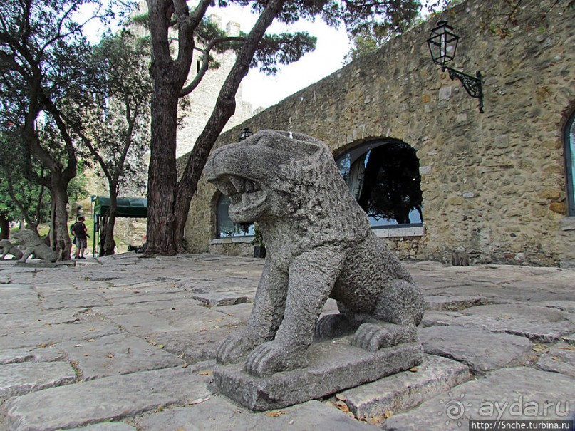 Прогулка по территори цитадели Сан Жоржи, простор и красота