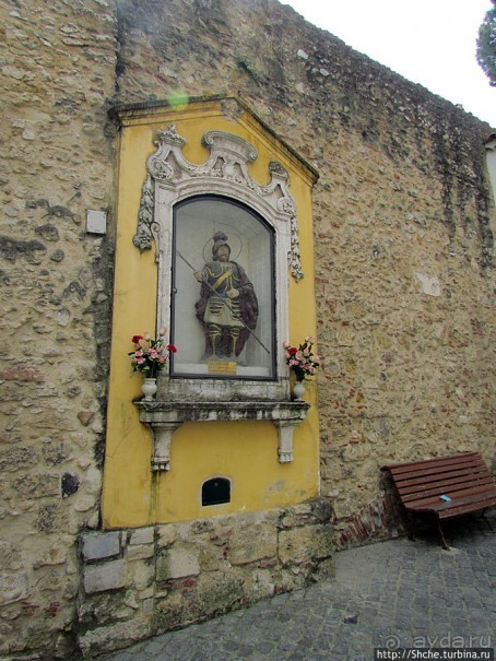 Прогулка по территори цитадели Сан Жоржи, простор и красота