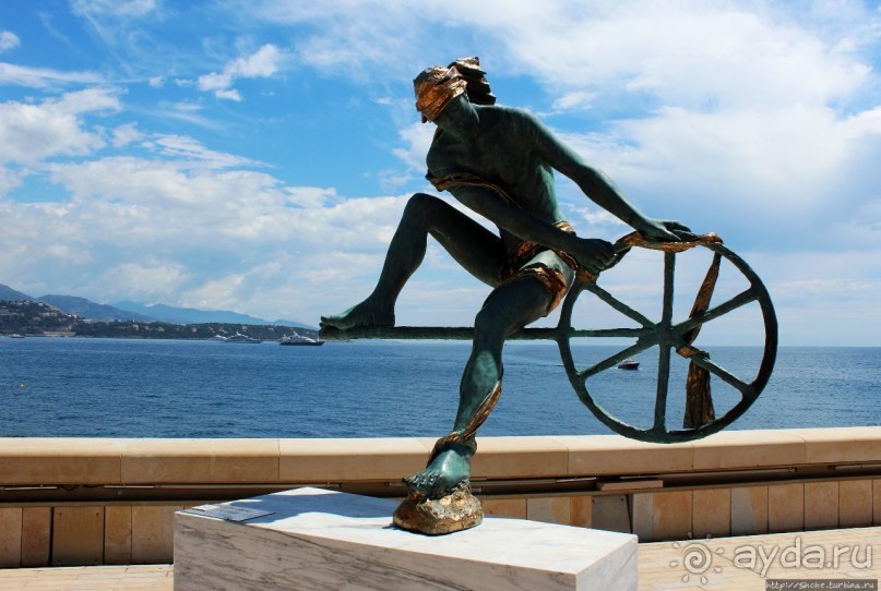 Port Hercule — морские ворота для "богатеньких Буратин"