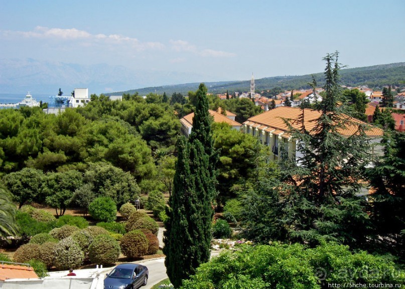 Супетар - небольшой живописный городок на острове Брач