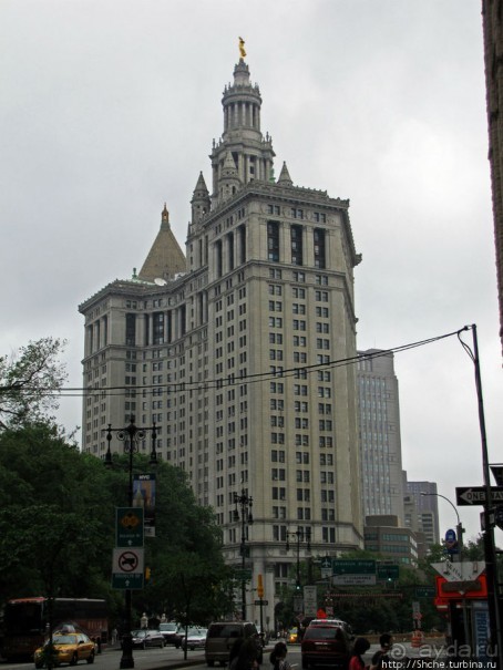 "Небоскребы, небоскребы, а я маленький такой..."