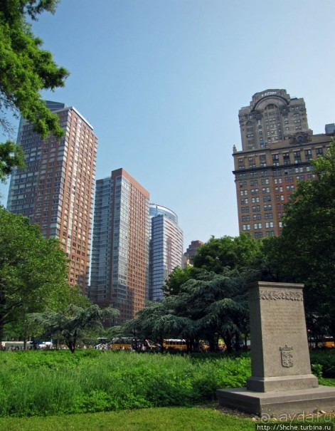 "Небоскребы, небоскребы, а я маленький такой..."