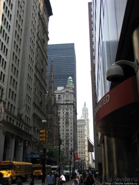 "Небоскребы, небоскребы, а я маленький такой..."