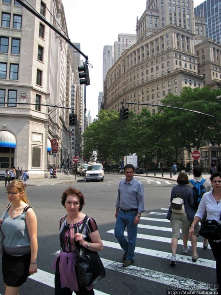 "Небоскребы, небоскребы, а я маленький такой..."