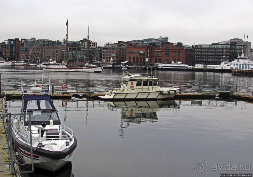 Променад вдоль берегов бухты Pipervika, элитный Aker Brygge