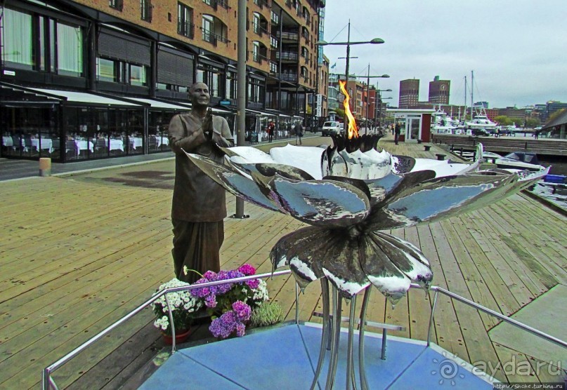 Променад вдоль берегов бухты Pipervika, элитный Aker Brygge