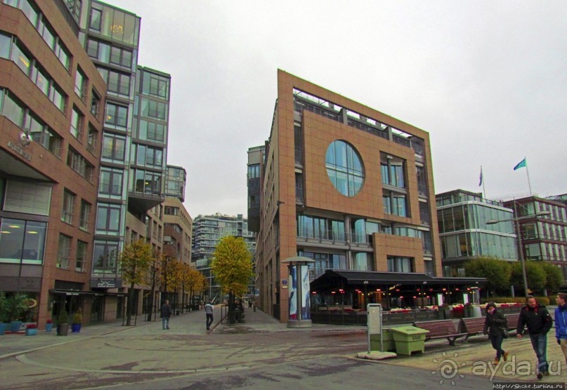 Променад вдоль берегов бухты Pipervika, элитный Aker Brygge