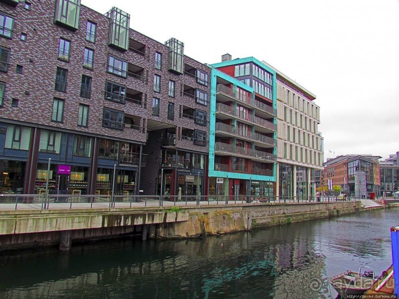 Променад вдоль берегов бухты Pipervika, элитный Aker Brygge