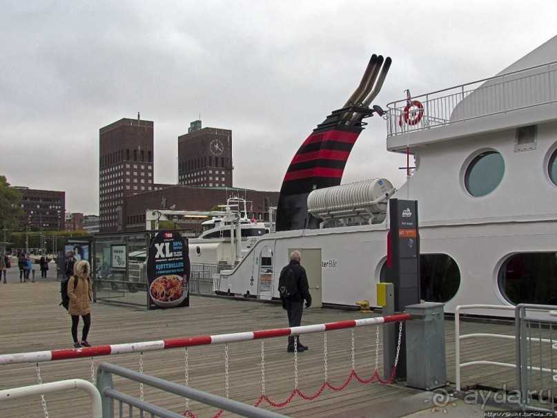 Променад вдоль берегов бухты Pipervika, элитный Aker Brygge