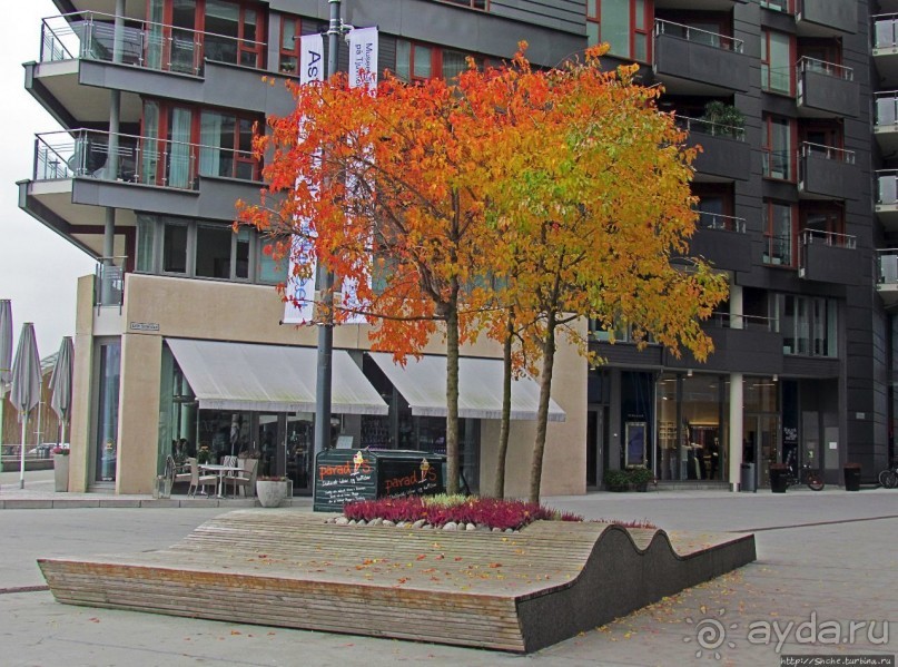 Променад вдоль берегов бухты Pipervika, элитный Aker Brygge