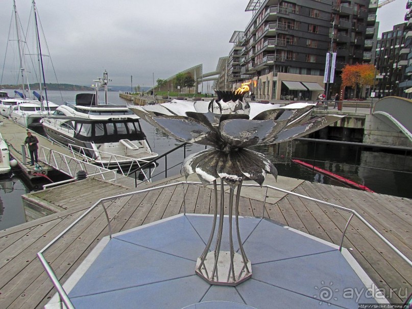 Променад вдоль берегов бухты Pipervika, элитный Aker Brygge