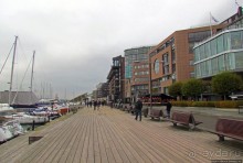Променад вдоль берегов бухты Pipervika, элитный Aker Brygge