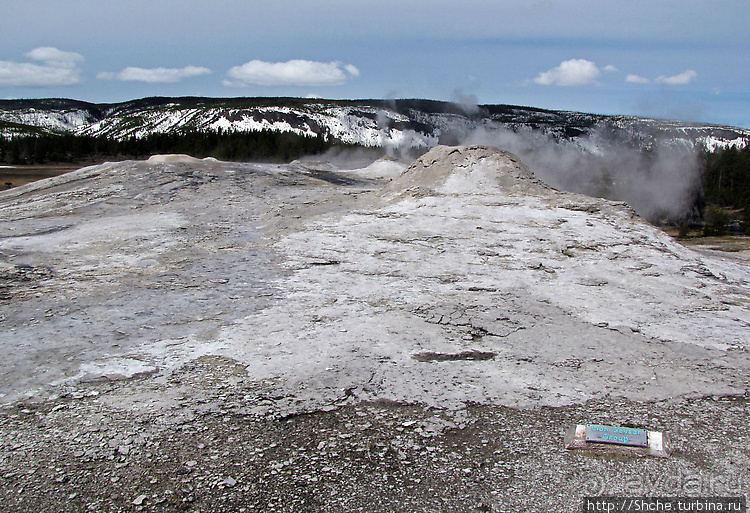 "Живые" источники окраин Geyser Hill в Йеллоустонском Н.П.